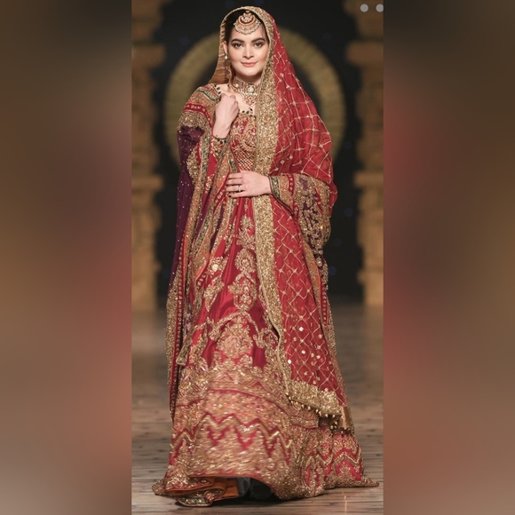 Uroos E Khaas By Aisha Imran -Red and Gold Bridal Lehenga- Pakistani & Indian - Picture 8 of 11